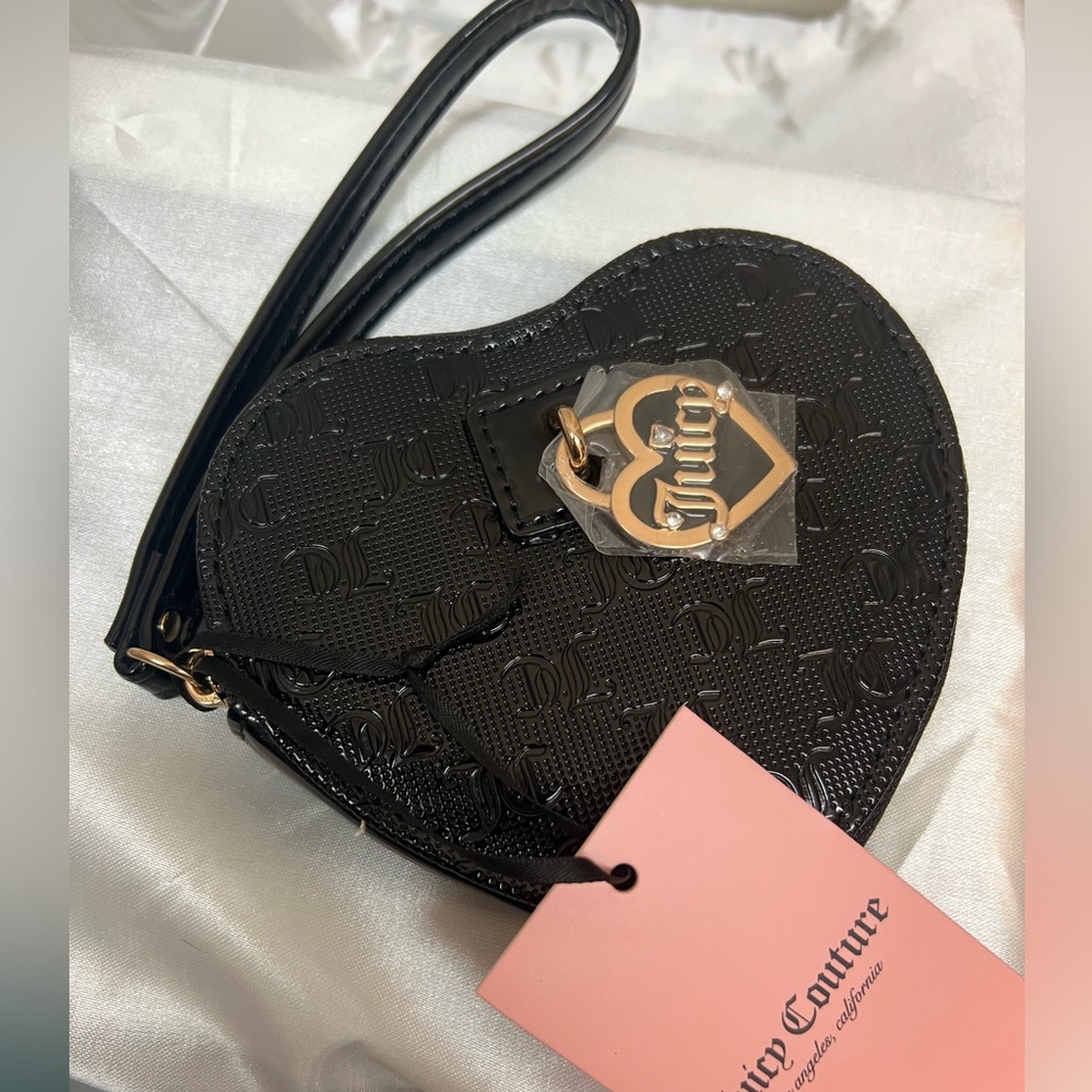 🖤🖤Super cute JUICY black heart manmade patent leather wristlet pouch🖤🖤